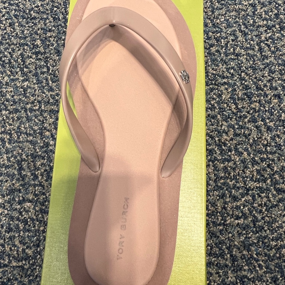 Tory Burch Kira Padded Flip Flops Mountain Gray/Silver Logo Tan Sandals